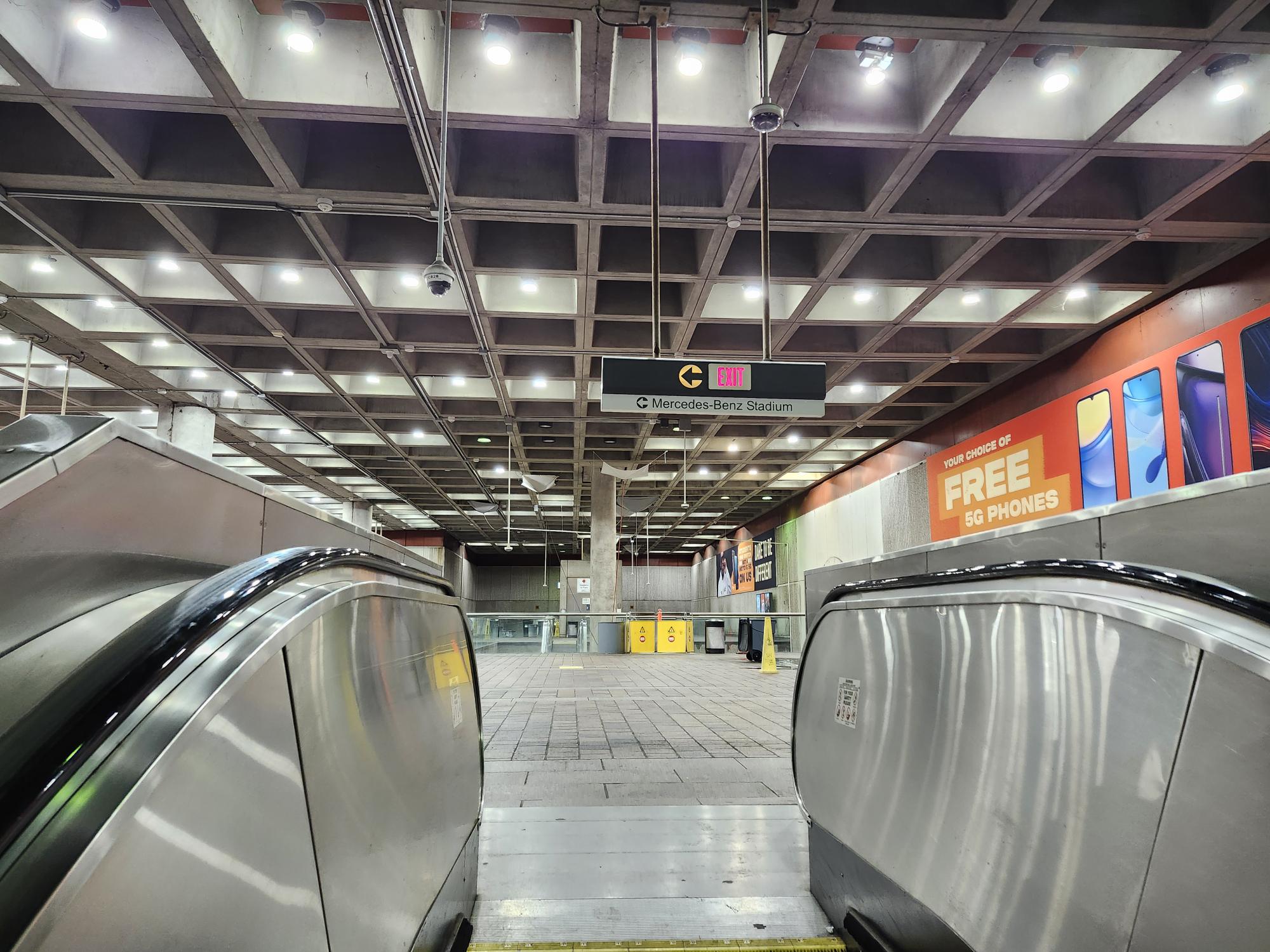 GWCC CNN Looking at roof from escalator POV